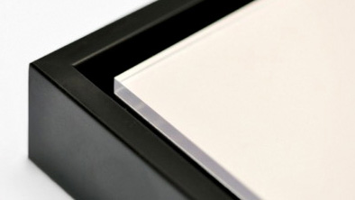 photo of a corner of an tray framed acrylic print