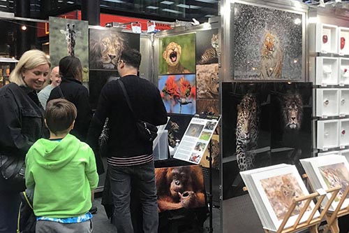 ashley vincent engaging with customers at the Spitalfileds Arts Market in London