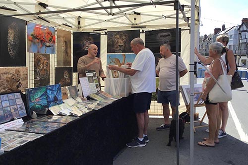 Ashley Vincent engaging with customers at the 2022 Swanage FreeWheelin FEASTival